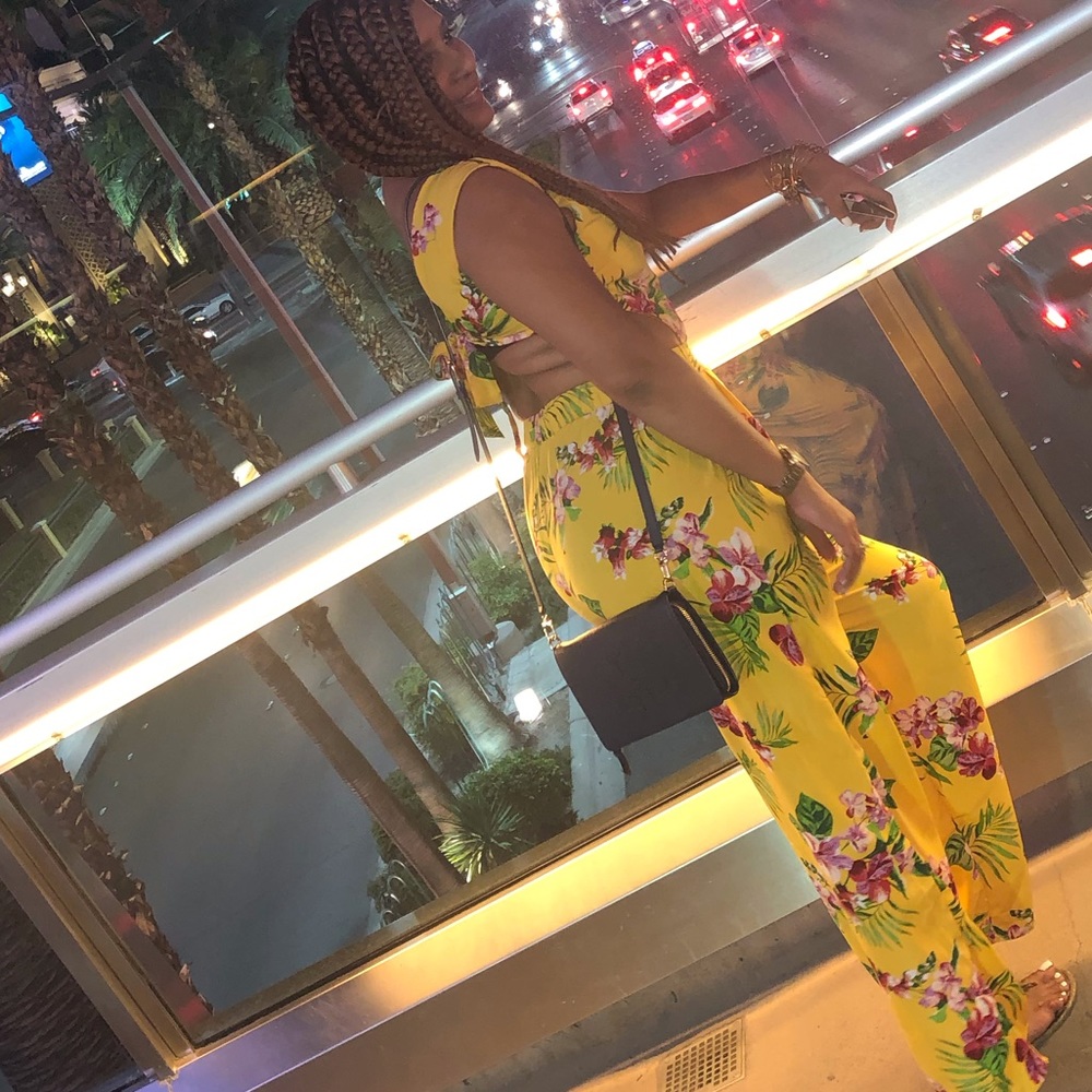 Beautiful flower ladies jumpsuit - Picture 2 of 3